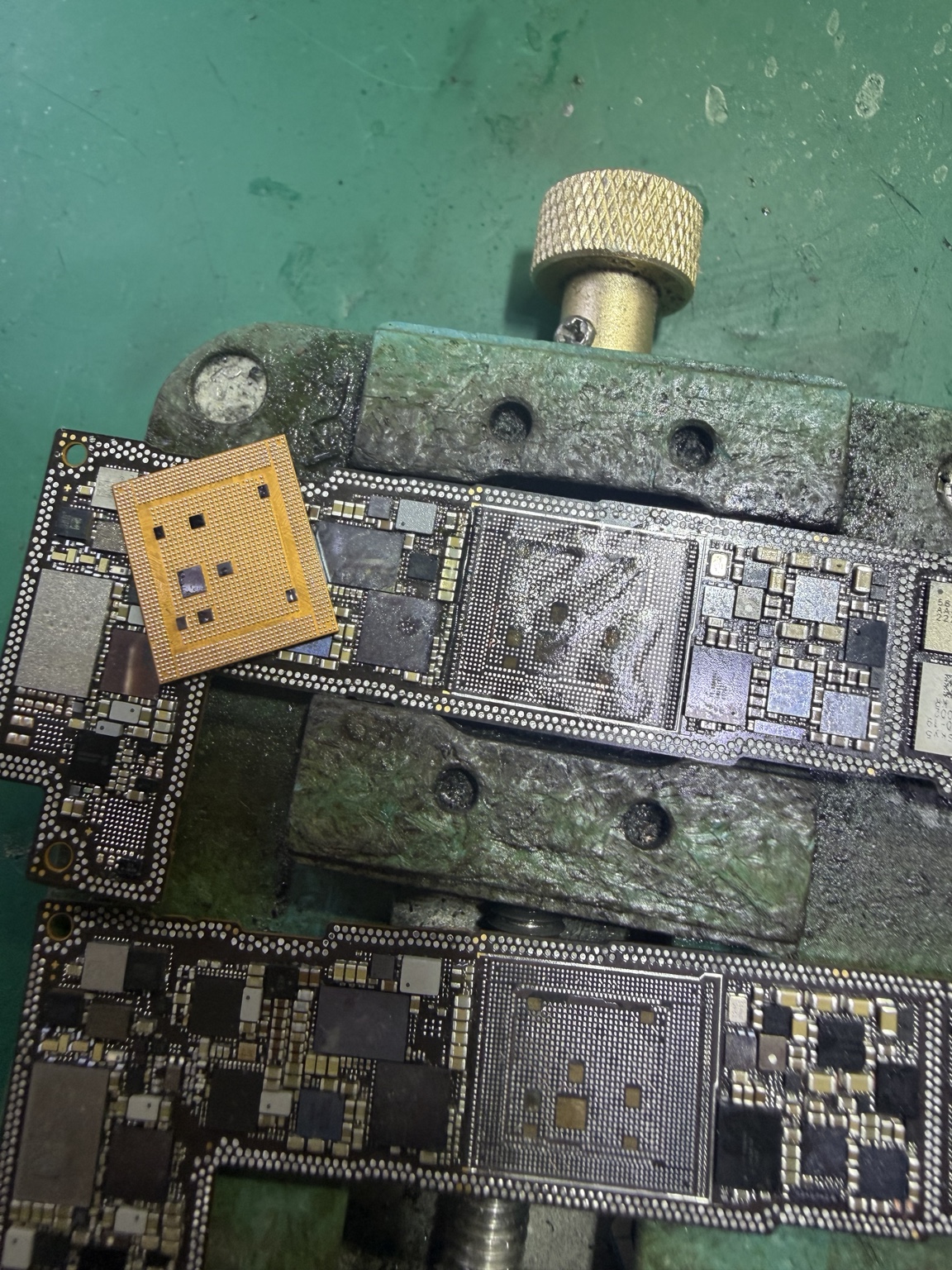 Smartphone CPU microsoldering